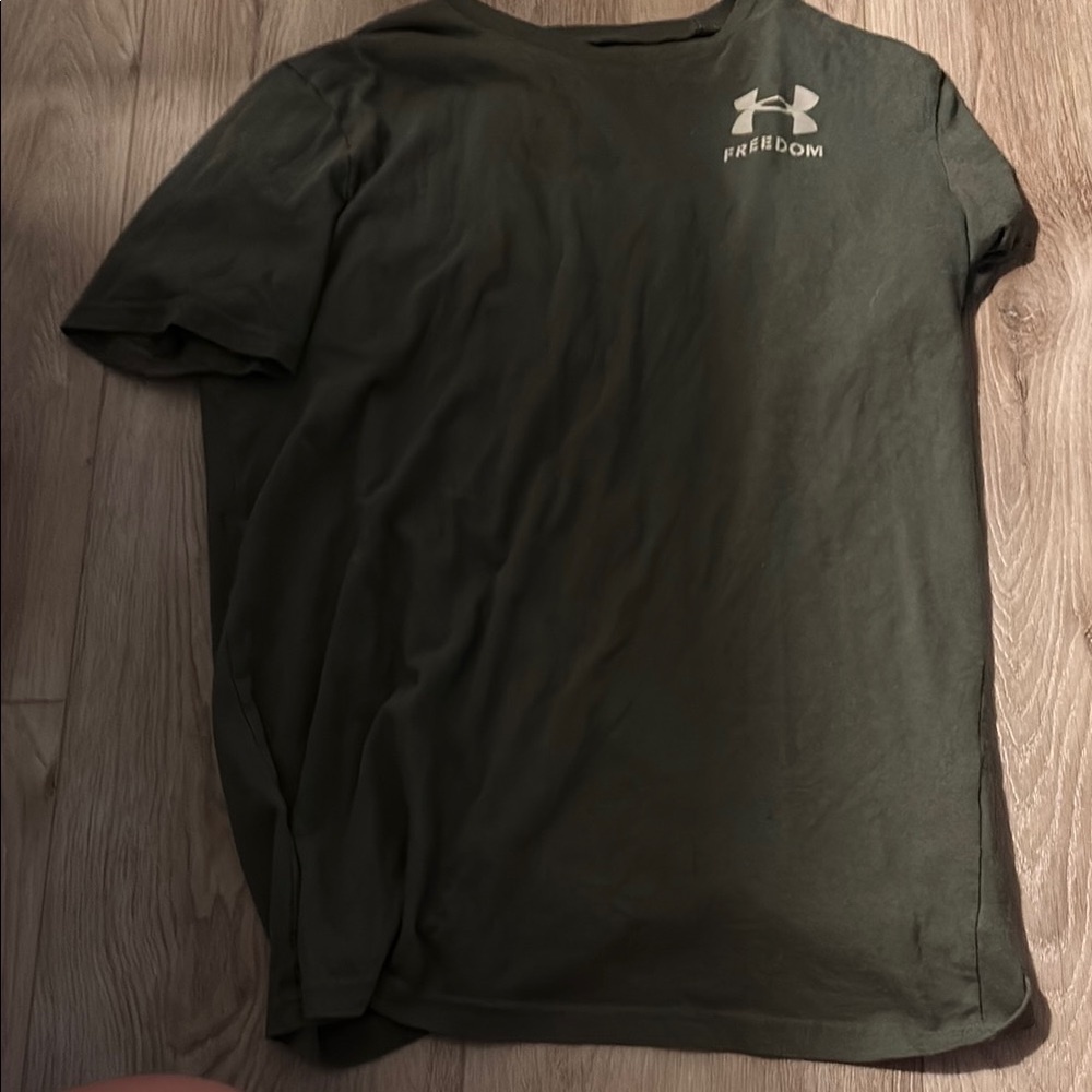 Boys Under Armour Men's Green T-Shirt